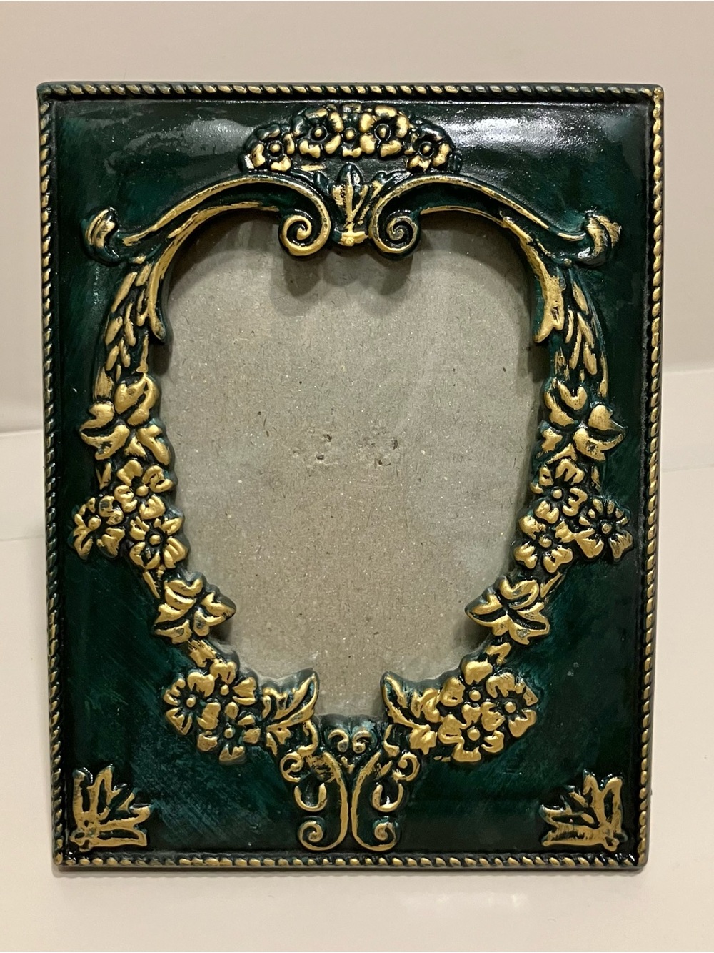 Vintage Victorian Ornate Style Standing Picture Frame Green Gold Heart 3.5x5